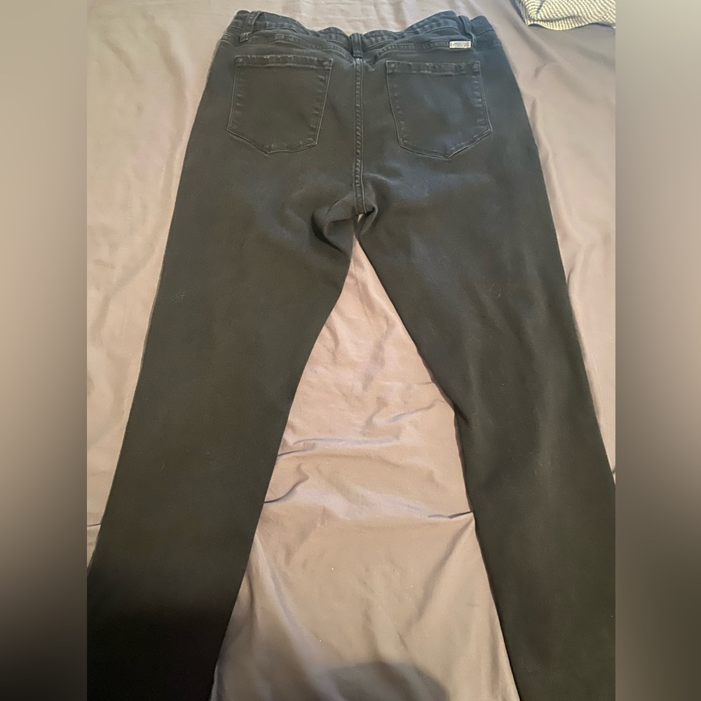 Black KanCan distressed jeans size 15/31
